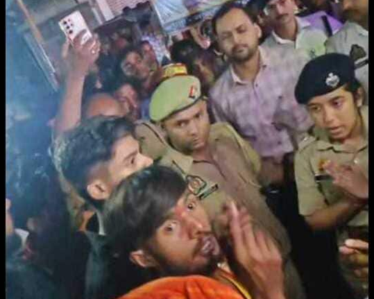 बस्ती में मां दुर्गा की प्रतिमा खंडित होने पर जमकर हंगामा, जाम लगाया