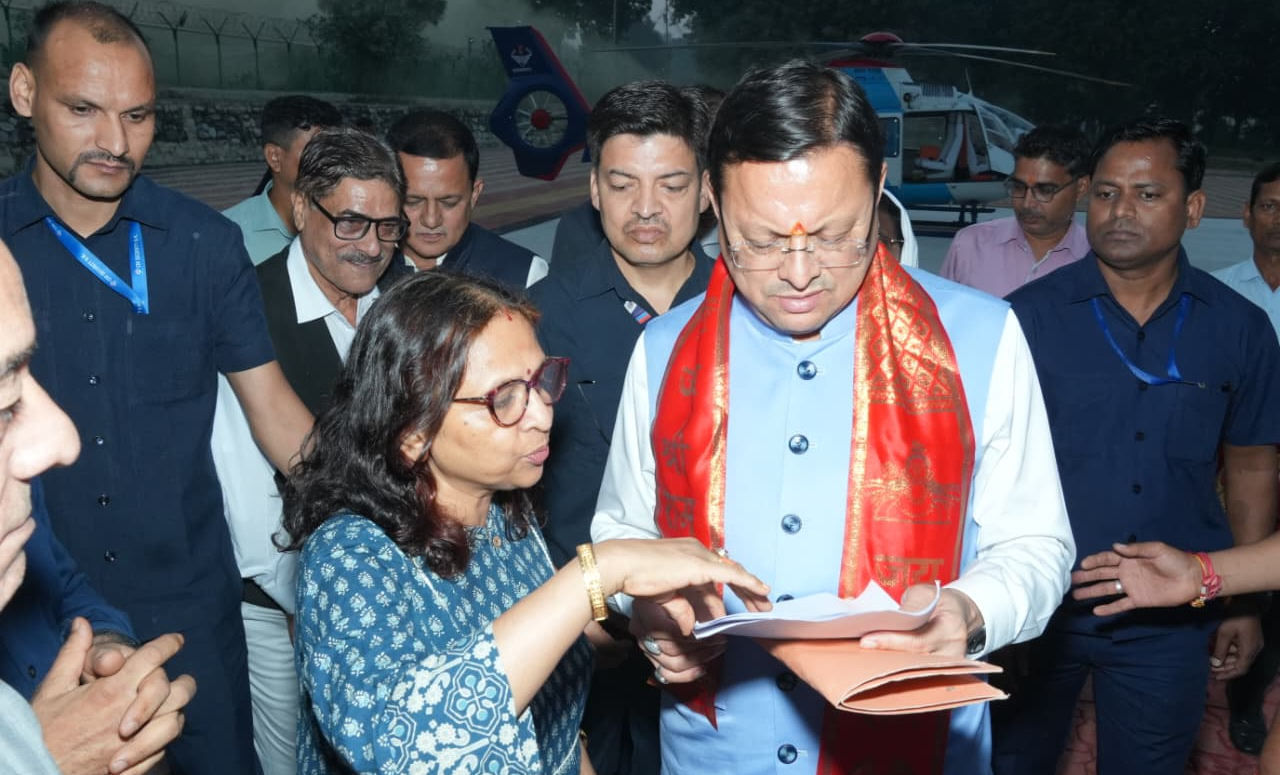 मुख्यमंत्री धामी ने सुनीं जनसमस्याएं, अधिकारियों को दिए समाधान के निर्देश