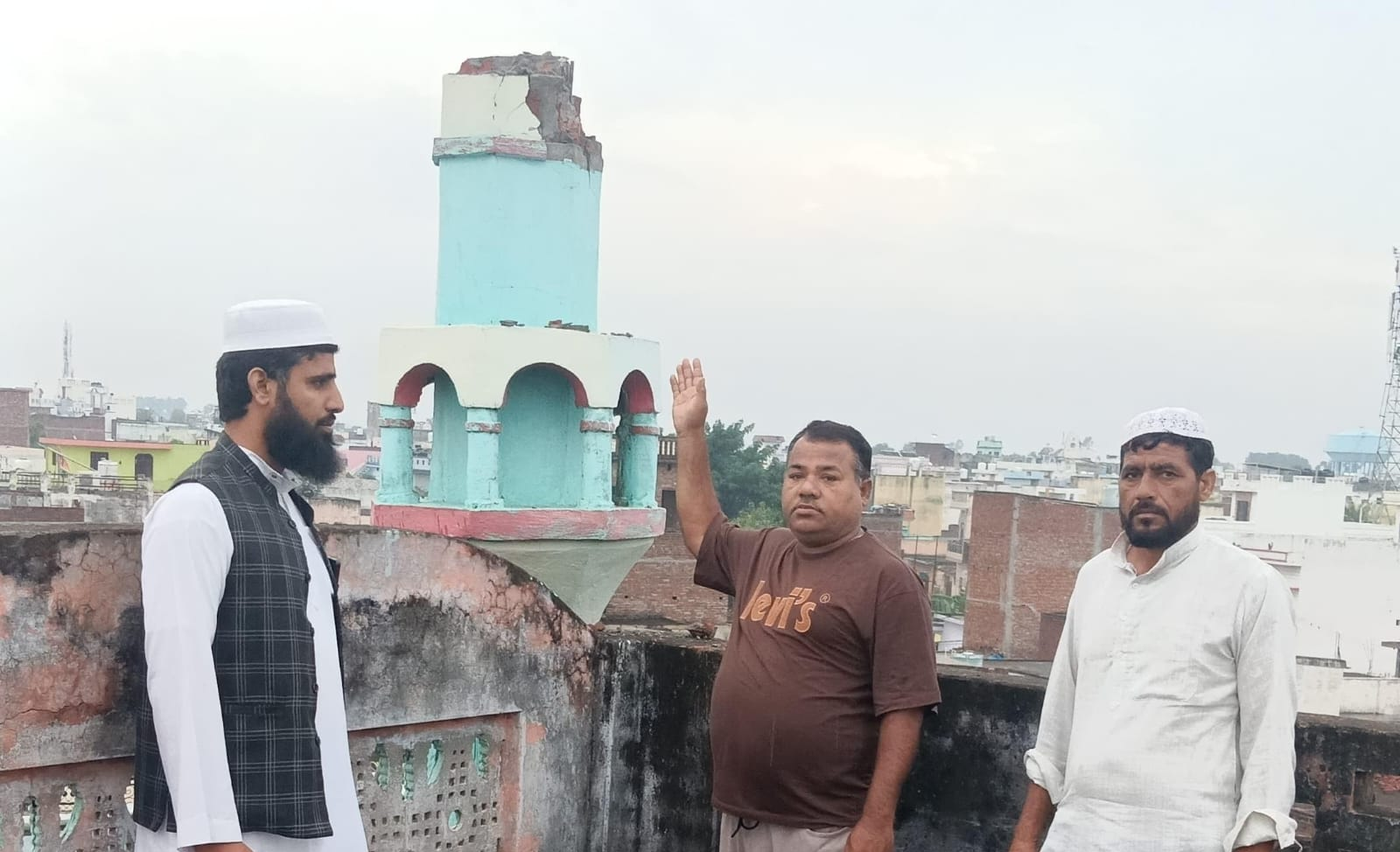सहारनपुर में बड़ी मस्जिद के मीनार पर जोरदार धमाका, सहमे लोग