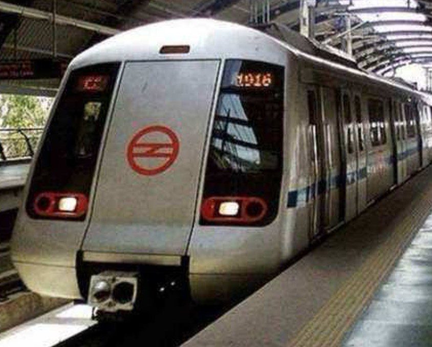 दिल्ली में भारी बारिश से मेट्रो सहित अन्य सेवाएं बाधित, लोगों की परेशानी बढ़ी