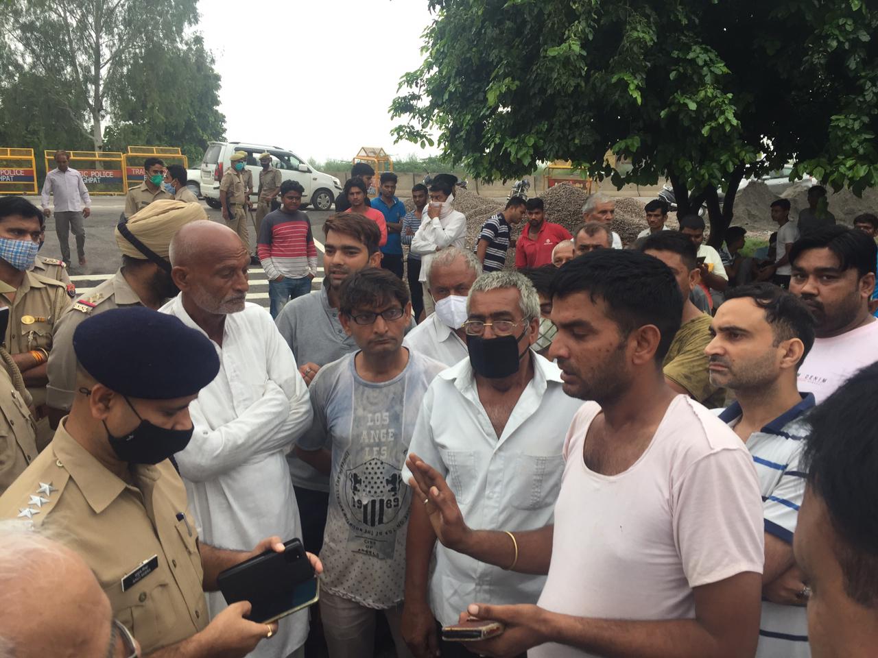 पुलिस की जिप्सी ने भाजपा नेता को कुचला, सड़क पर तड़प तड़प कर दम तोड़ा
