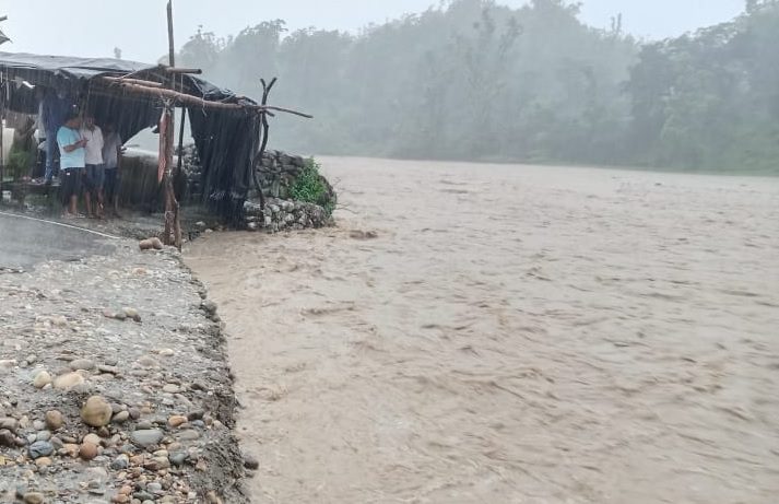 पहाड़ों से लेकर मैदानों तक आफत की बारिश, अभी 4 दिन राहत के आसार नहीं