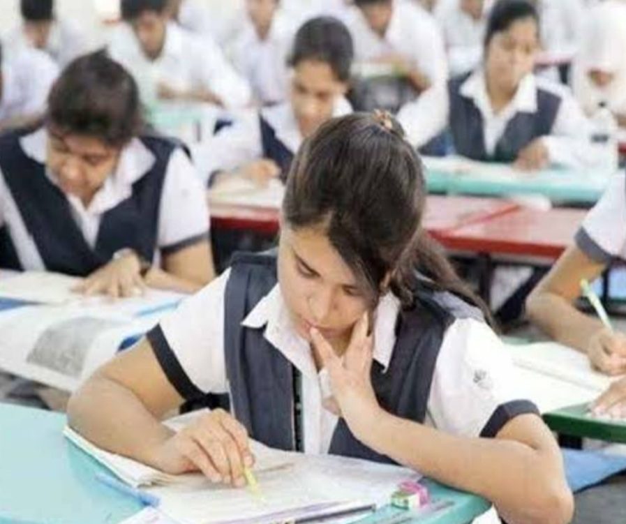 एक अक्तूबर से प्रदेश के सभी इंटर कॉलेज पहले के समय से खुलेंगे, उपमुख्यमंत्री ने दिया आश्वासन