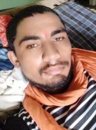 घर में घुसकर बलकटी से काटकर युवक की हत्या, मां और भाई पर भी किए वार