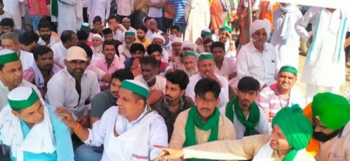 मुजफ्फरनगर में किसानों ने श्मशान घाट ले जाने से रोका महिला का शव, जमकर हुआ हंगामा