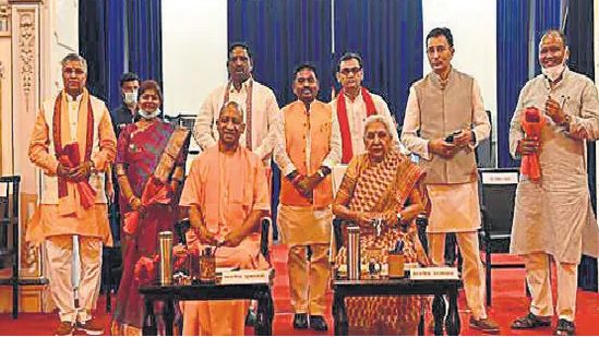 लखनऊ- योगी मंत्रिमंडल में सात नए चेहरे, चुनावी समीकरण साधने की कोशिश