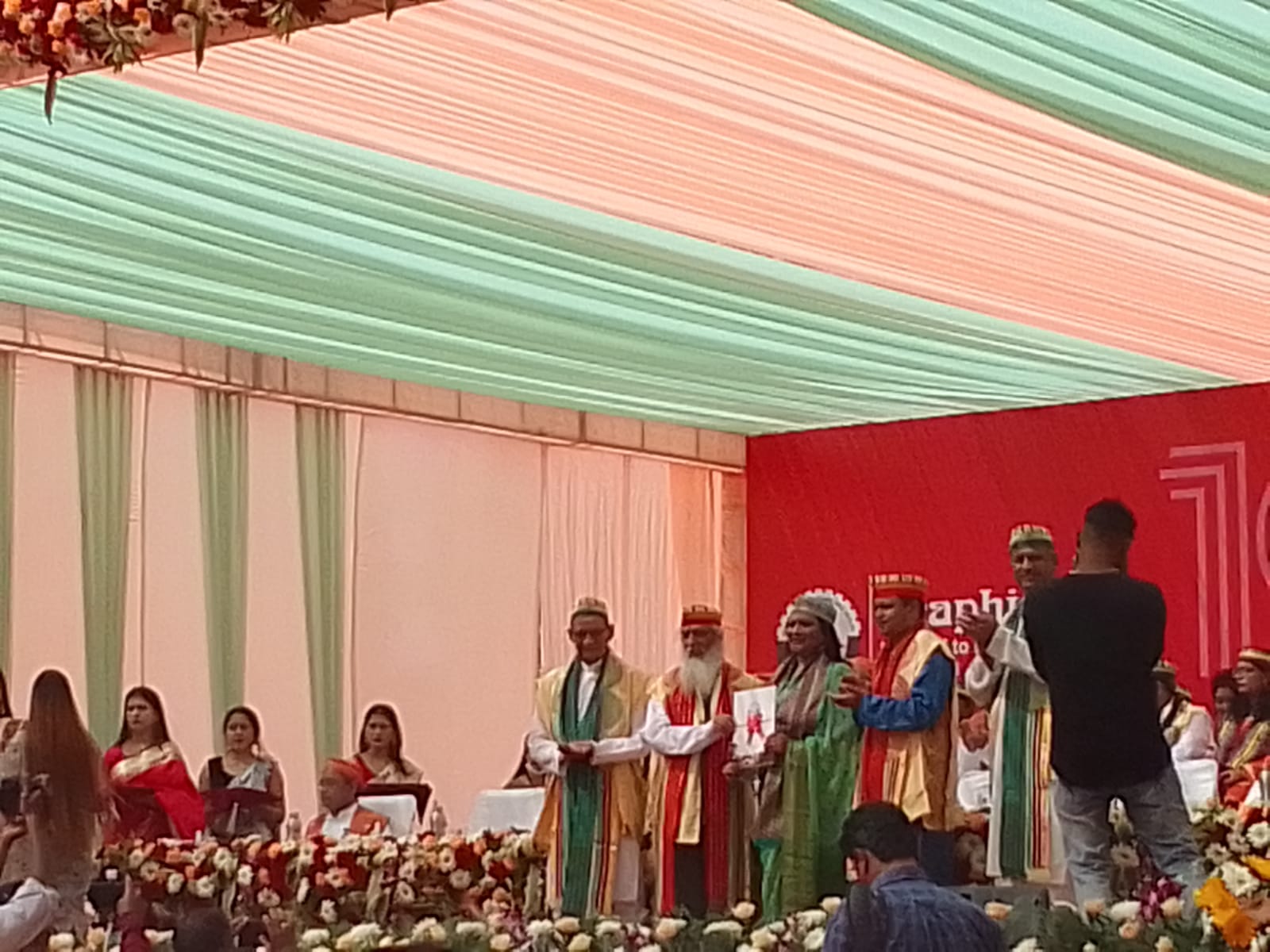 ग्राफिक एरा के दीक्षांत समारोह में बैडमिंटन खिलाड़ी साइना नेहवाल सहित 5317 को मिली डिग्री