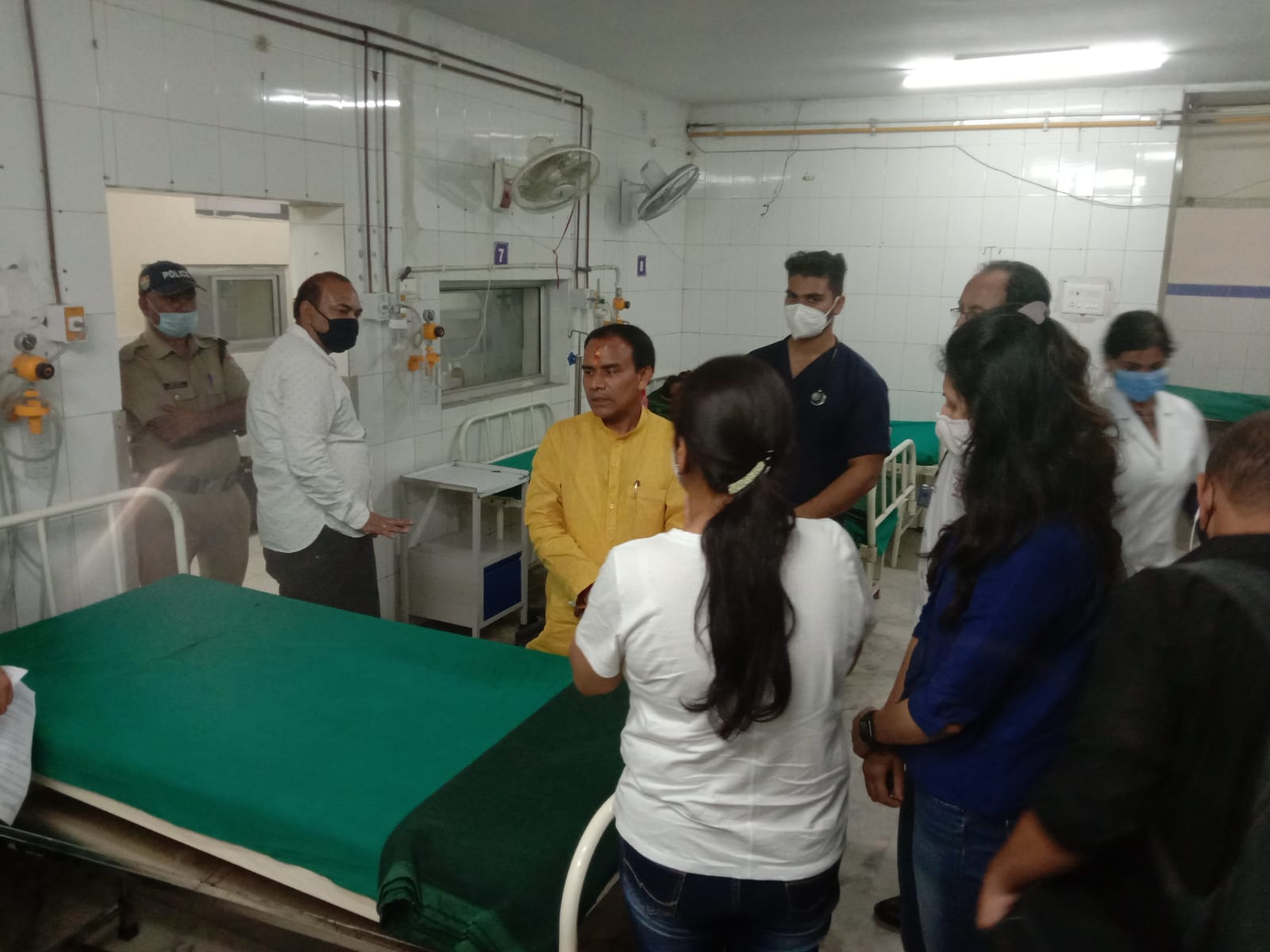 अस्पताल में युवती को नहीं मिला इलाज तो मां ने कर दिया मंत्री को फोन फिर जो हुआ जानकर हैरान हो जाएंगे आप