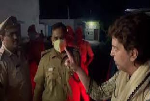 लखीमपुर घटना पर विपक्ष सक्रिय, प्रियंका गांधी गिरफ्तार, अखिलेश हिरासत में