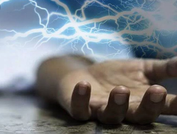 पड़ोसी किसान ने खेत में तार लगाकर छोड़ दिया था करंट, छूने से हुई ग्रामीण की मौत