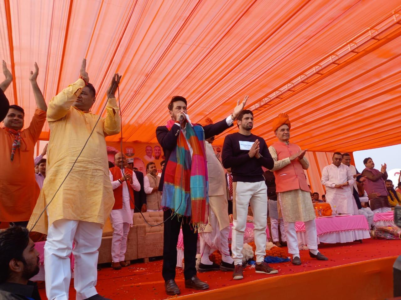 अखिलेश यादव पर बरसे केंद्रीय मंत्री, कहा, तुम प्रदेश में दंगा कराते हो और हम दंगल