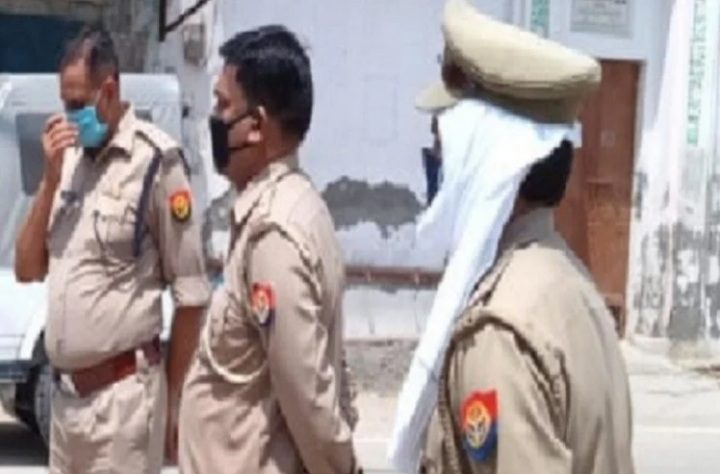 बेटे को डांट रहे पिता को पड़ोसी ने फावड़े से काटकर मार डाला