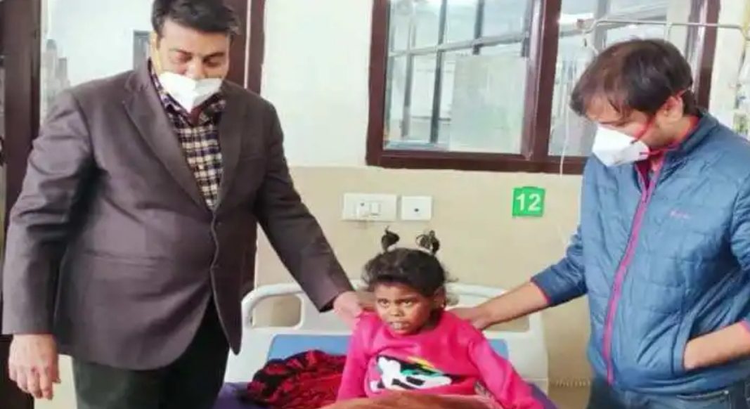 पेट दर्द से परेशान थी बच्ची, बाद में पेट से निकले 1.5 किलो बालों के गुच्छे