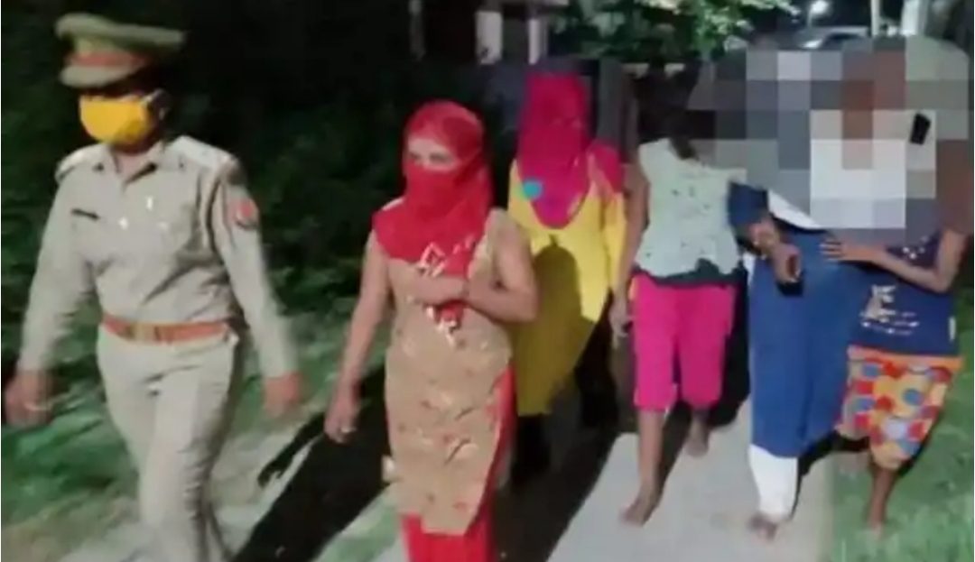 मसाज पार्लर की आड़ में सेक्स रैकेट का संचालन