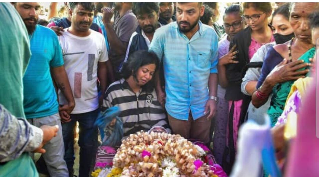 हर्ष की हत्या पर बहन बोली, हिंदू या मुस्लिम नहीं अच्छे बच्चे बनो