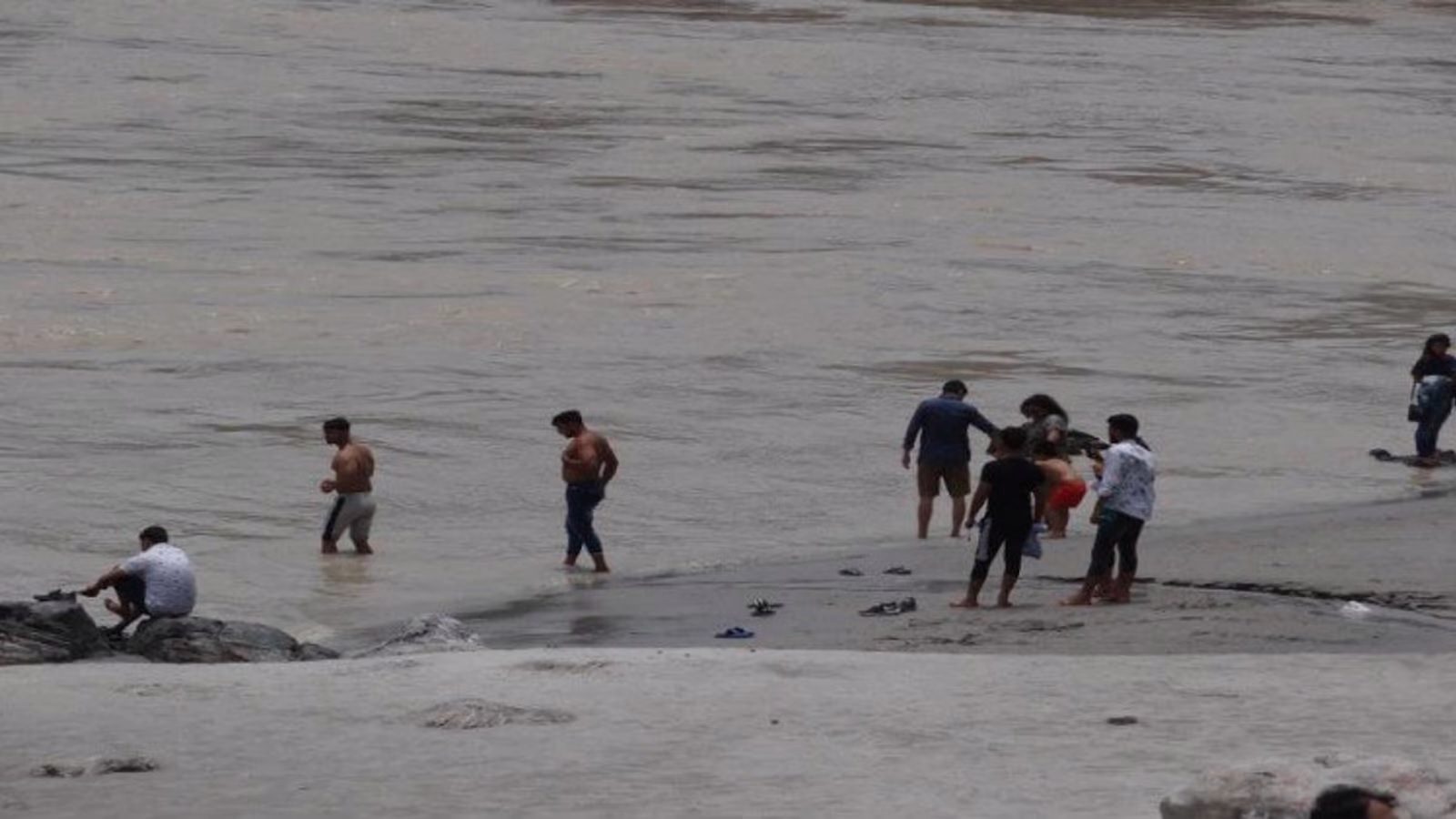 गंगा में डूबने से गाजियाबाद के दो पर्यटकों की मौत