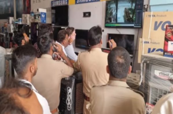 सड़क पर खड़े छात्र को गोली मार गए बाइक सवार, इकलौते बेटे की मौत से परिवार में मचा कोहराम