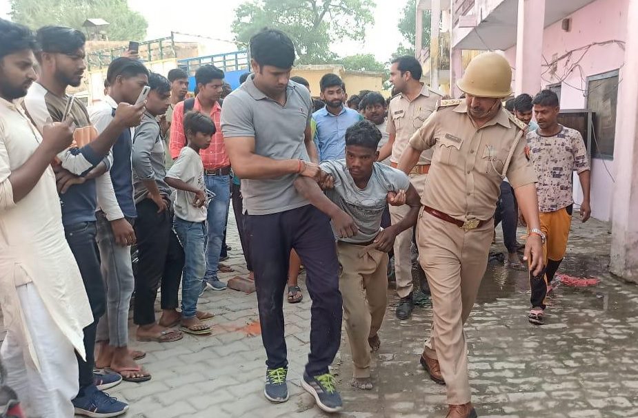 बागपत में मनोरोगी ने पुलिसकर्मियों पर बरसाए पत्थर, छह पुलिसकर्मी घायल, दो की हालत गंभीर