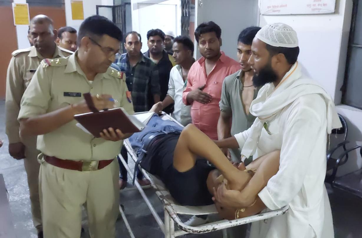 दो पक्षों में चले धारदार हथियार, सात महिलाओं समेत 13 घायल