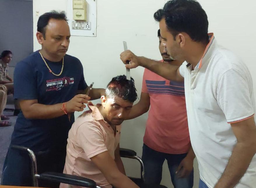 Saharanpur news : बच्चों की लड़ाई में बड़े भिड़े, जमकर चले धारदार हथियार, 14 घायल