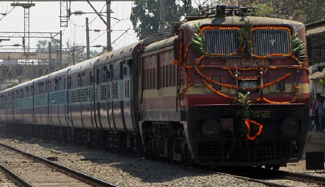 उदयपुर एक्सप्रेस दुर्घटनाग्रस्त होते होते बची, आधा दर्जन से अधिक गोवंश कटे