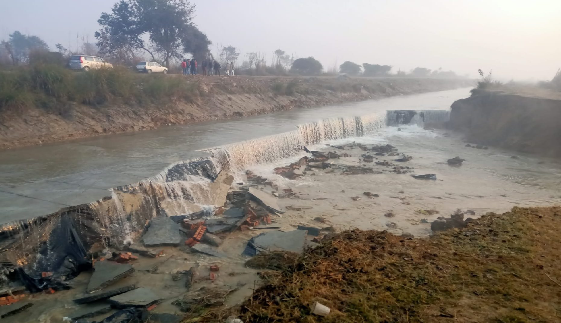 सहारनपुर के रास्तम गांव में नहर की पटरी टूटी, मची भारी तबाही