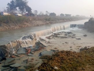सहारनपुर के रास्तम गांव में नहर की टूटी पटरी
