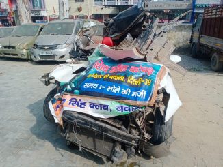 Two devotees coming to Haridwar