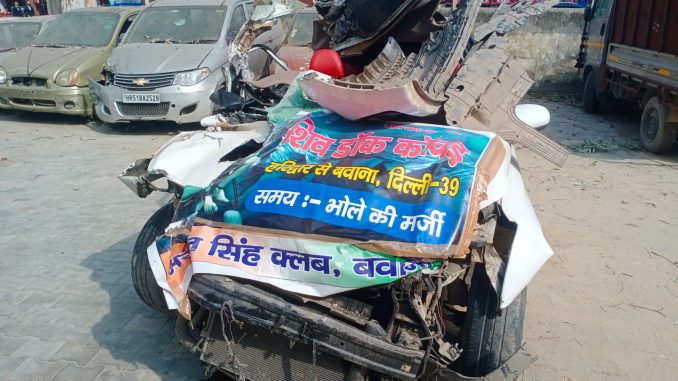 Two devotees coming to Haridwar