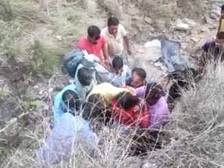 car fell into a gorge on the Srinagar
