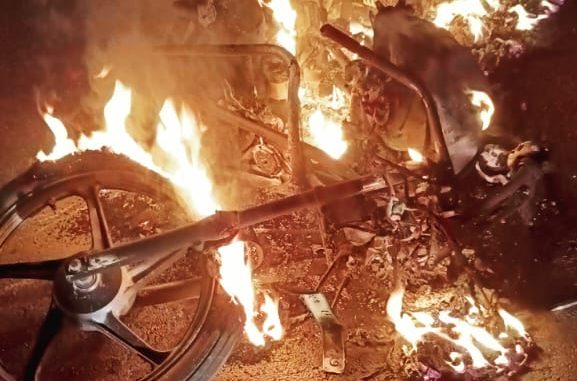 Bike caught fire due to a fierce collision of Bolero