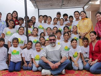 Bobby Deol spreads happiness